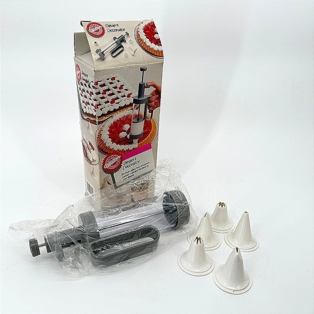 VTG Wilton Dessert Decorator Circa 1989 w/ 5 Nozzles Christmas Cookies Frosting